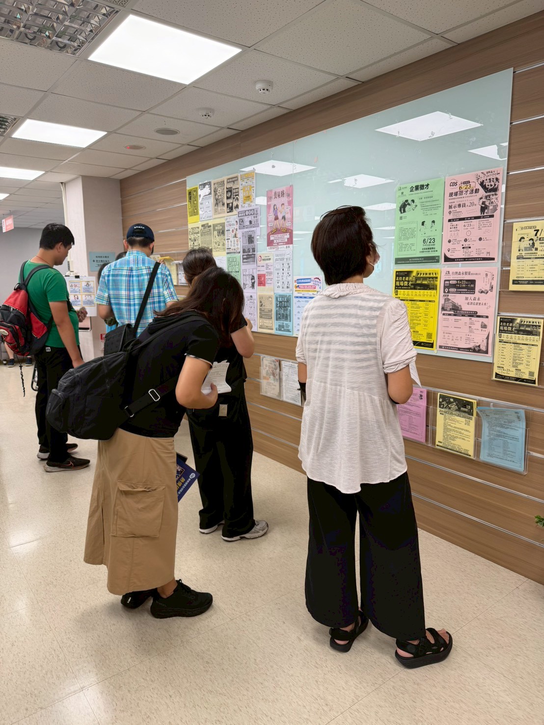 圖示二： 北市勞動局就業服務處7月7日至7月10日，共邀集30家知名企業於各就服站舉辦現場徵才活動，提供達931個工作機會。